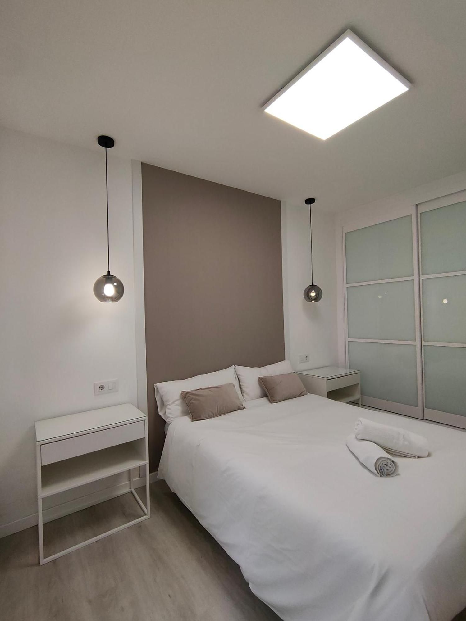 Casa Mallen, Con Amplia Terraza, En El Barrio De Nervion Seville Luaran gambar