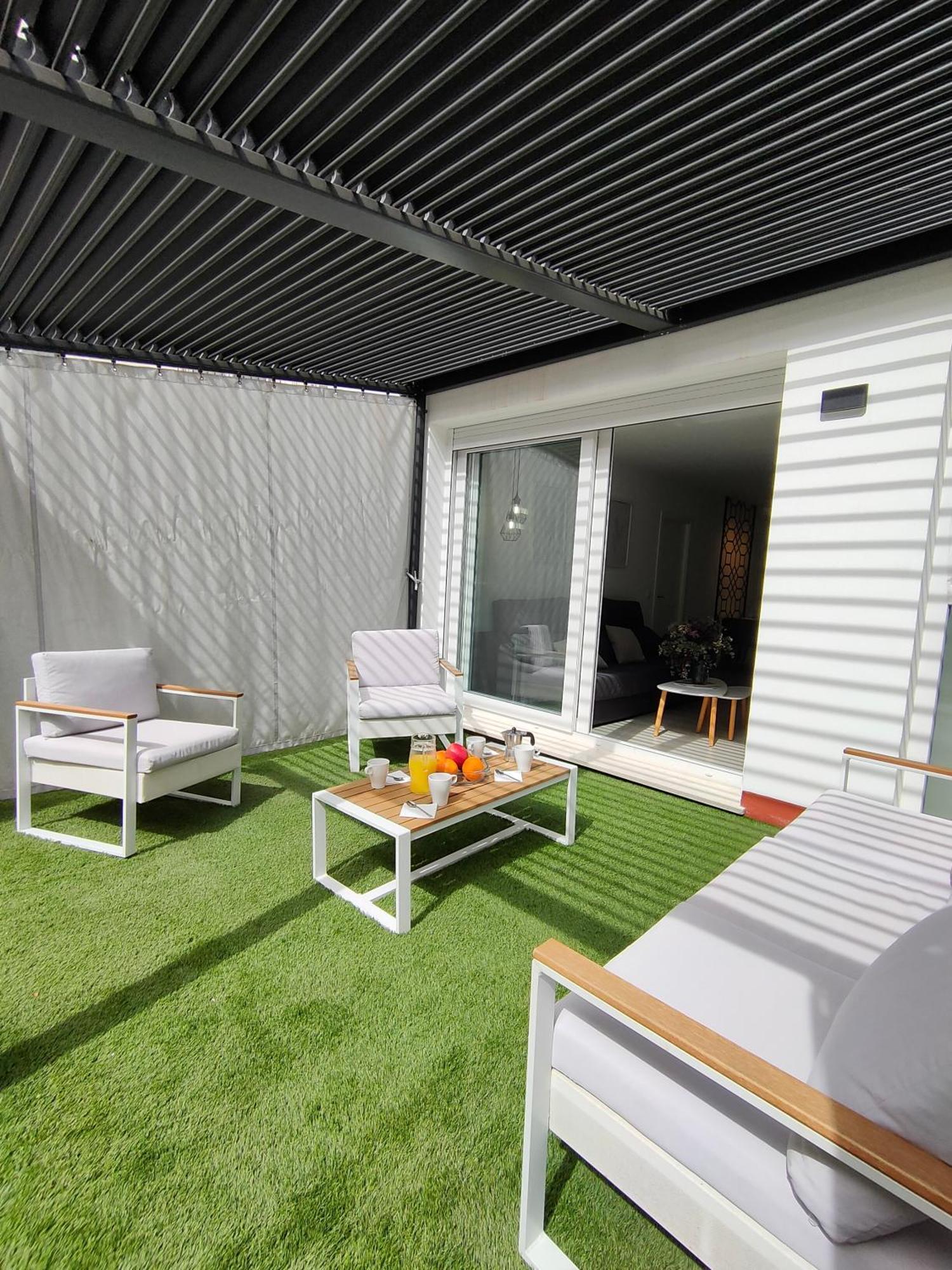 Casa Mallen, Con Amplia Terraza, En El Barrio De Nervion Seville Luaran gambar